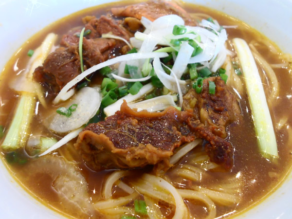 Với c&aacute;ch l&agrave;m phở b&ograve; sốt vang n&agrave;y, mọi người sẽ c&oacute; ngay t&ocirc; phở n&oacute;ng m&agrave; rất thơm ngon, hấp dẫn