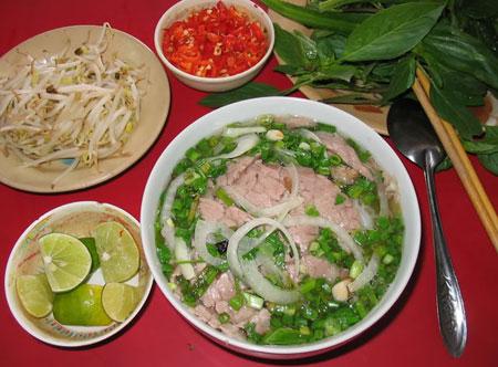 Với c&aacute;ch l&agrave;m phở b&ograve; n&agrave;y mọi người sẽ c&oacute; ngay bữa ăn n&oacute;ng hổi thơm ngon