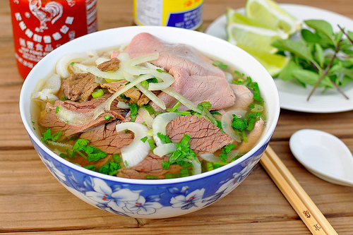 C&aacute;ch l&agrave;m phở b&ograve; đơn giản, nguy&ecirc;n liệu kh&ocirc;ng cầu kỳ