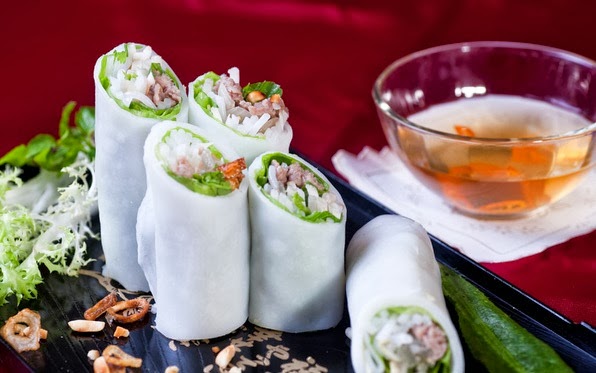C&aacute;ch l&agrave;m phở cuốn thịt b&ograve; vừa đơn giản m&agrave; ăn lại ngon
