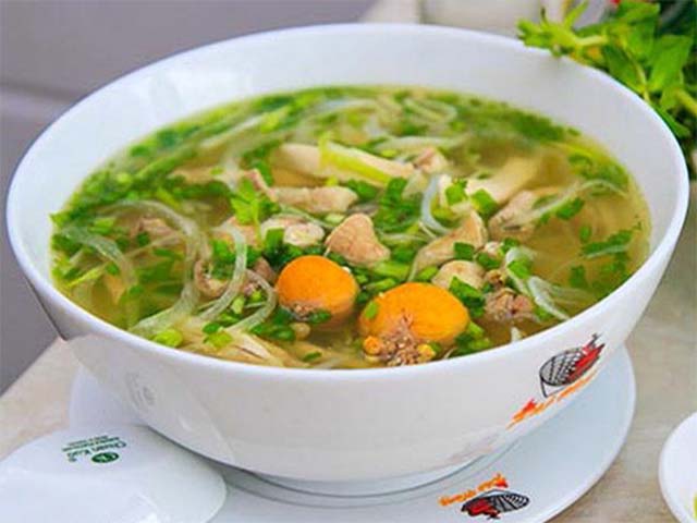Với c&aacute;ch l&agrave;m phở g&agrave; n&agrave;y, mọi người sẽ c&oacute; ngay t&ocirc; phở thơm ngon đến giọt cuối c&ugrave;ng