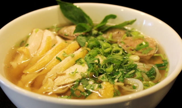 C&aacute;ch l&agrave;m phở g&agrave; ngon tại nh&agrave; kh&ocirc;ng hề kh&oacute;