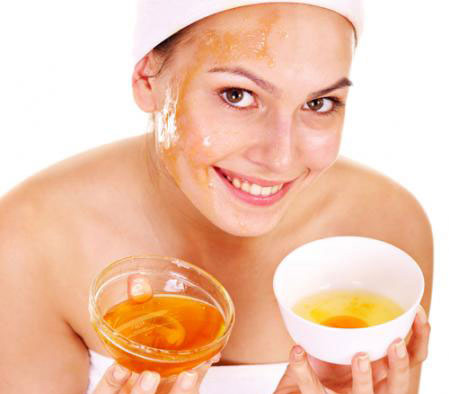 Sử dụng dầu &ocirc; liu trộn với mật ong v&agrave; nước cốt chanh ph&ugrave; hợp với l&agrave;n da kh&ocirc;