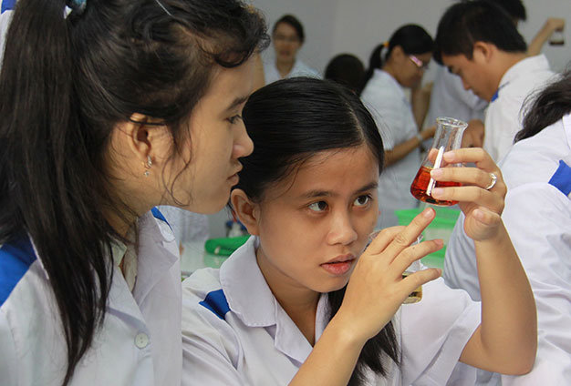 Một giờ thực h&agrave;nh th&iacute; nghiệm của sinh vi&ecirc;n Trường đại học Y Phạm Ngọc Thạch, TP.HCM 