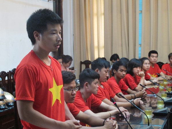 Trưởng nhóm phượt Phong Vân Lê Như Tiến cảm ơn ủy ban ATGT Quốc gia và Trung ương Đoàn TNCS Hồ Chí Minh đã ghi nhận đóng góp của những người trẻ tuổi trong nhóm. Trưởng nhóm phượt Phong Vân Lê Như Tiến cảm ơn ủy ban ATGT Quốc gia và Trung ương Đoàn TNCS Hồ Chí Minh đã ghi nhận đóng góp của những người trẻ tuổi trong nhóm.