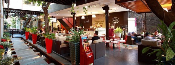 Vời diện tích hơn 1000m2, Ân Nam được biết đến như một điểm hẹn cho các đôi tình nhân hàn huyên, tâm sự trong bầu không gian thoáng đãng, phong cách trữ tình