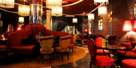 Tọa lạc ngay tại trung tâm thủ đô, Ciao Cafe mang phong cách Italy với rất nhiều đồ uống và thực đơn ngon. Nếu hai bạn thuộc tuýp người thích những nơi ồn ào, náo nhiệt, thì đây chính là một điểm hẹn Valentine tuyệt vời 