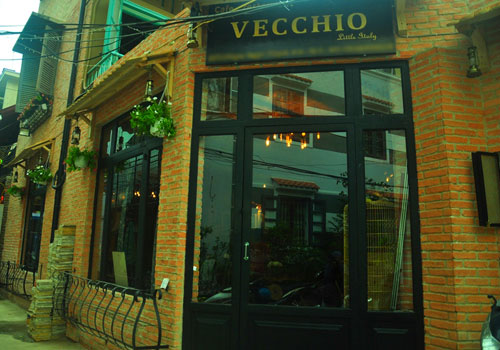 Mang đậm nét kiến trúc miền nam Italy, quán cafe Vecchio (quận 3, TP HCM) sẽ khiến mọi người liên tưởng đến những ngôi nhà nhỏ xinh và cổ điển, đây cũng được xem là một địa điểm hẹn hò lý tưởng cho các cặp đôi ở Sài Gòn mùa Valentine năm nay Mang đậm nét kiến trúc miền nam Italy, quán cafe Vecchio (quận 3, TP HCM) sẽ khiến mọi người liên tưởng đến những ngôi nhà nhỏ xinh và cổ điển, đây cũng được xem là một địa điểm hẹn hò lý tưởng cho các cặp đôi ở Sài Gòn mùa Valentine năm nay