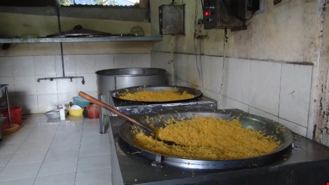 Cơ sở sản xuất ch&agrave; b&ocirc;ng heo nhưng kh&ocirc;ng thấy nguy&ecirc;n liệu thịt heo m&agrave; to&agrave;n thịt g&agrave;