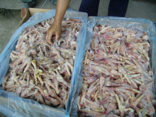 Ch&acirc;n g&agrave; bẩn Trung Quốc vẫn tuồn về Việt Nam