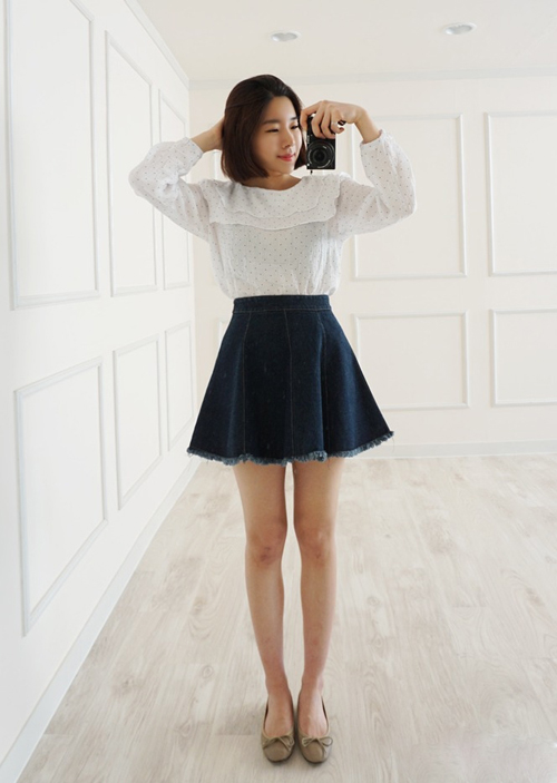 V&aacute;y denim d&aacute;ng x&ograve;e ngắn ph&ugrave; hợp với c&ocirc; n&agrave;ng năng động, c&aacute; t&iacute;nh