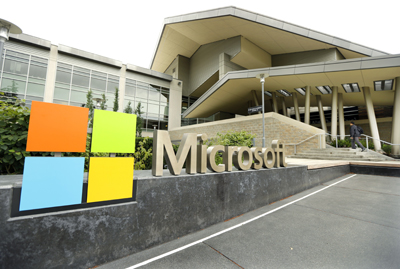Microsoft cung cấp th&ocirc;ng tin li&ecirc;n quan đến vụ tấn c&ocirc;ng t&ograve;a soạn Charlie Hebdo cho FBI. Ảnh AP Photo Ted S. Warren
