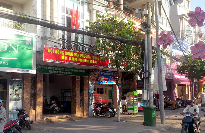 Trụ sở UBND phường Trung Dũng, nơi xảy ra vụ ch&eacute;m người