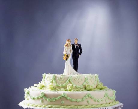 Theo tạp ch&iacute; Brides, tại Anh một người d&agrave;nh trung b&igrave;nh 24.700 &pound; v&agrave;o đ&aacute;m cưới của họ