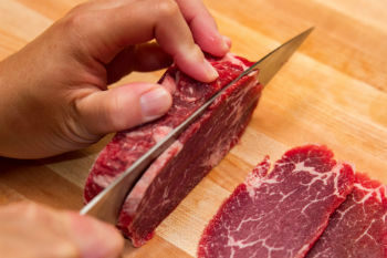 Chọn thịt b&ograve; đ&uacute;ng c&aacute;ch sẽ chế biến được m&oacute;n ăn ngon