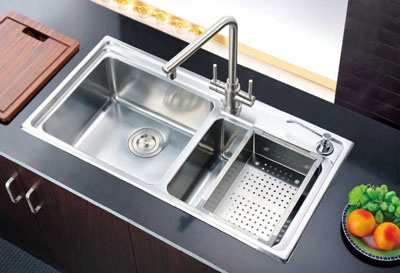 Chọn đồ d&ugrave;ng nh&agrave; bếp l&agrave; bồn rửa b&aacute;t cần ch&uacute; &yacute; chất liệu để chọn hướng sắp xếp