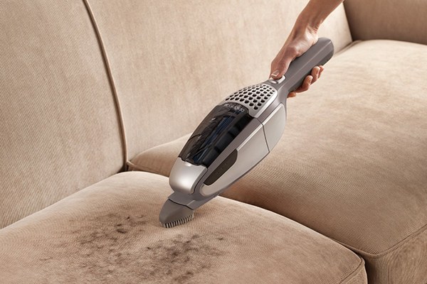 Chọn mua m&aacute;y h&uacute;t bụi cầm tay c&oacute; ưu điểm l&agrave; trọng lượng nhẹ, linh hoạt, di chuyển dễ d&agrave;ng