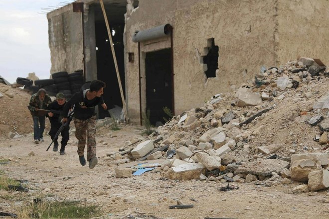 Lực lượng FSA trong một cuộc đụng độ với qu&acirc;n đội ch&iacute;nh phủ gần Aleppo
