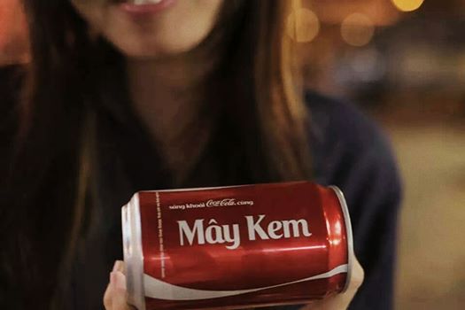 Trước khi Coca sản xuất đại trà và đưa ra quy định các tên được phép in, người tiêu dùng có thể được hỗ trợ in lên lon những tên gọi đặc biệt như thế này