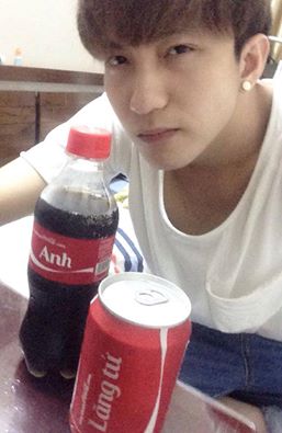 Người dùng cũng có thể tha hồ sáng tạo với những lon Coca in tên và các tính từ phổ biến