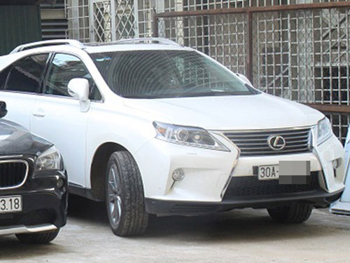 Chiếc xe si&ecirc;u sang của con g&aacute;i Minh 