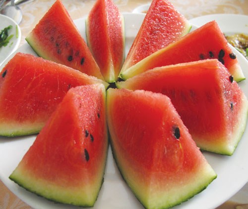 dưa hấu gi&agrave;u lycopene hơn c&agrave; chua