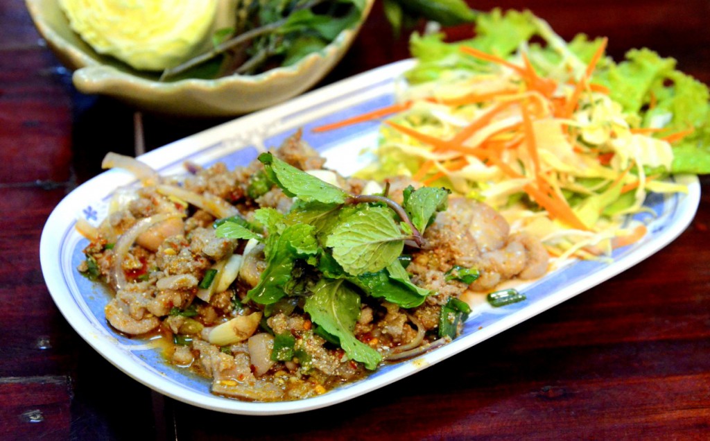 Người d&acirc;n L&agrave;o d&ugrave;ng m&oacute;n đặc sản ăn Tết n&agrave;y với &yacute; nghĩa cầu t&agrave;i lộc dồi d&agrave;o trong năm mới