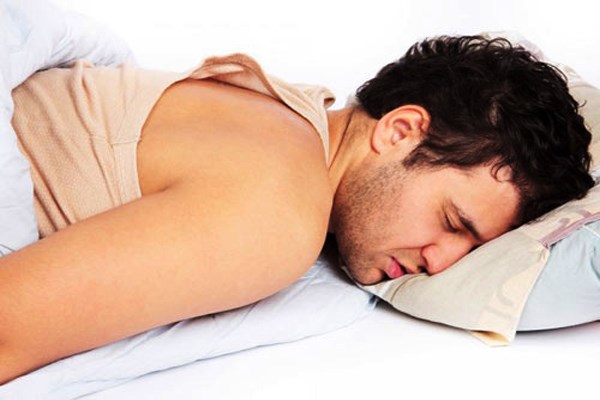 Một dấu hiẹu ung thư ở nam giới nữa l&agrave; đau cồn c&agrave;o v&ugrave;ng bụng