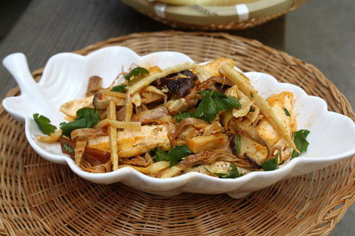 Đậu phụ x&agrave;o măng l&agrave; m&oacute;n ăn chay ngon kh&aacute;c lạ độc đ&aacute;o