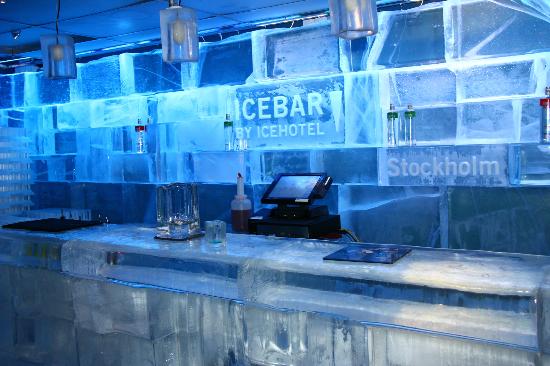 Ice bar của Thụy Điển được khai trương v&agrave;o năm 2002
