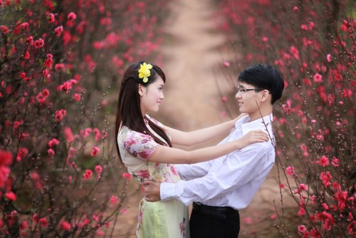 V&agrave;i năm trở lại đ&acirc;y, c&aacute;c vườn hoa khu vực H&agrave; Nội trở th&agrave;nh địa điểm chụp ảnh hấp dẫn nhiều bạn trẻ