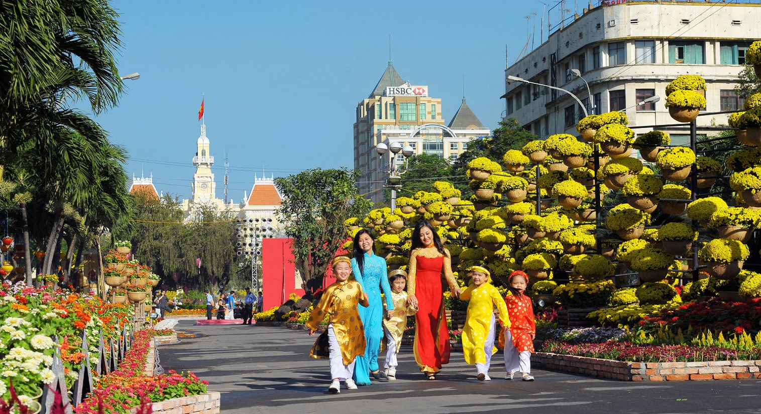 Đường hoa Nguyễn Huệ trong danh s&aacute;ch những địa điểm chụp ảnh Tết y&ecirc;u th&iacute;ch của người S&agrave;i G&ograve;n 
