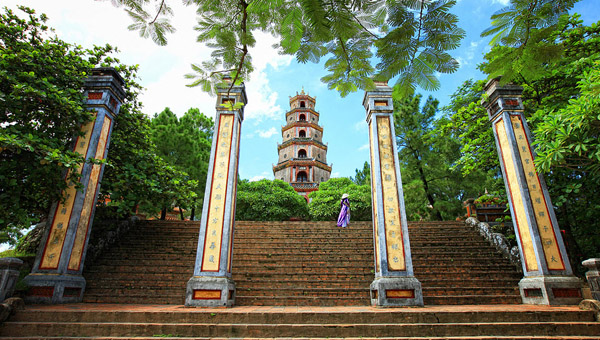 Một địa điểm du xu&acirc;n tuyệt vời dịp Tết Ất M&ugrave;i phải kể đến Ch&ugrave;a Thi&ecirc;n Mụ 