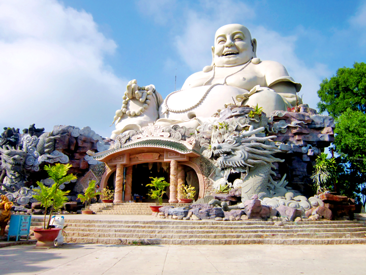 N&uacute;i Sam Ch&acirc;u Đốc l&agrave; một trong những địa điểm l&yacute; tưởng cho c&aacute;c chuyến h&agrave;nh hương dịp đầu năm