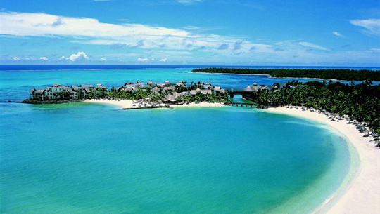 Bali l&agrave; điểm đến du lịch với phong cảnh đẹp như tranh vẽ v&agrave; nền văn h&oacute;a truyền thống độc đ&aacute;o