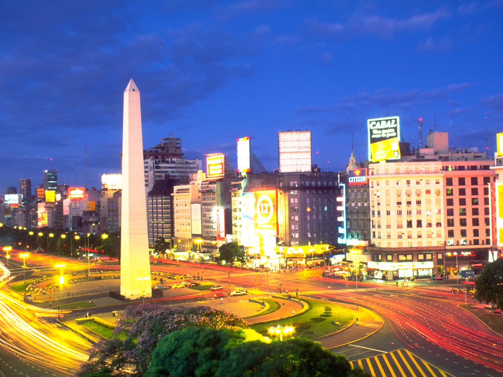 Cuộc sống về đ&ecirc;m đầy m&agrave;u sắc v&agrave; văn h&oacute;a đa dạng ở Buenos Aires