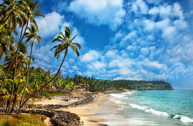 Kerala m&ecirc; hoặc với những b&atilde;i biển nguy&ecirc;n sơ, rừng nhiệt đới tươi tốt, v&agrave; phương ph&aacute;p điều trị Ayurvedic. 