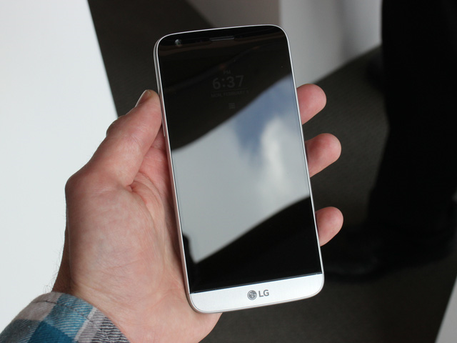 Mẫu điện thoại LG G5 được giới chuy&ecirc;n m&ocirc;n đ&aacute;nh gi&aacute; cao