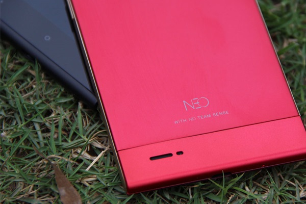 NEO M1 c&oacute; thiết kế mỏng