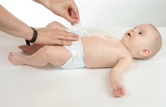 Bỉm v&agrave; t&atilde; l&agrave; đồ d&ugrave;ng trẻ sơ sinh kh&ocirc;ng thể thiếu. Ảnh minh họa