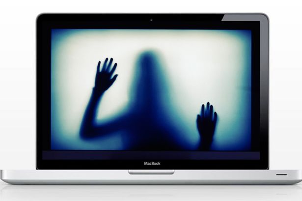 Trong khi c&aacute;c đồ vật bị ma &aacute;m đều mang đến tai ương th&igrave; chiếc Macbook bị &aacute;m n&agrave;y lại gi&uacute;p đỡ người chủ sở hữu. Ảnh Mirror