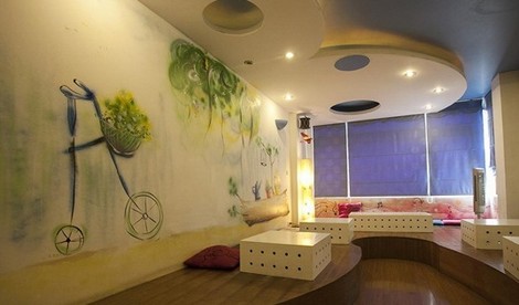 Với cách trang trí khá ấn tượng và đẹp mắt, Upa Coffe rất thích hợp trở thành chốn hẹn hò cho các cặp đôi