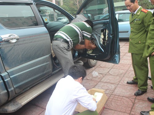 Tin tức mới cập nhật h&ocirc;m nay đưa tin lực lượng chức năng bắt giữ hơn 2000 chiếc điện thoại di động nhập lậu