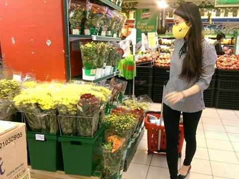 Tin tức mới cập nhật hôm nay cho biết nhiều người phải đeo khẩu trang khi vào Big C mua sắm Tin tức mới cập nhật hôm nay cho biết nhiều người phải đeo khẩu trang khi vào Big C mua sắm