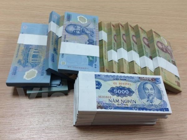 Tin tức mới cập nhật h&ocirc;m nay cho biết Nh&acirc;n vi&ecirc;n ng&acirc;n h&agrave;ng đau đầu v&igrave; đổi tiền lẻ