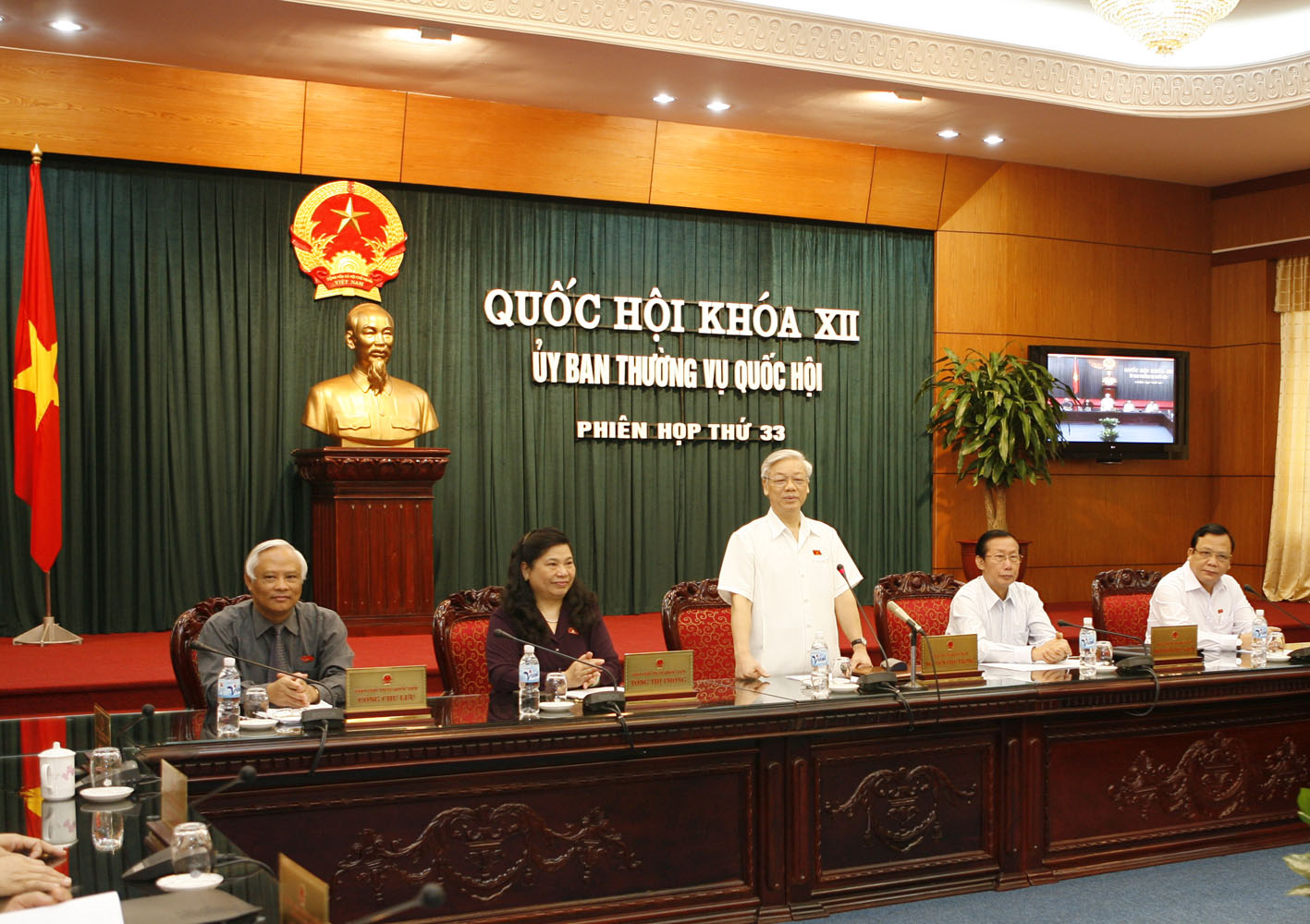 Một phi&ecirc;n họp Ủy ban thường vụ quốc hội 