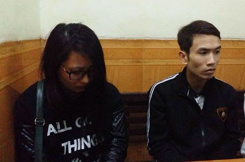 Bắt giữ 2 đối tượng giấu ma t&uacute;y trong đồ lễ