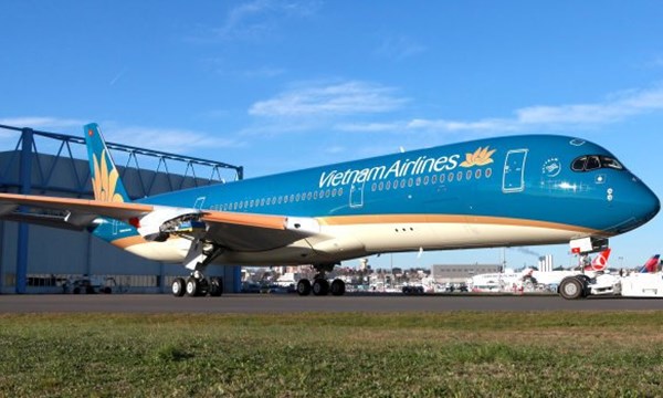 Tin tức mới cập nhật 24h h&ocirc;m nay cho biết Vietnam Airline v&agrave; Vietjet bị phạt v&igrave; chậm chuyến