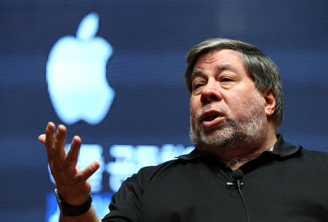 Nh&agrave; đồng s&aacute;ng lập Apple Steve Wozniak lo lắng về tương lai của Apple Watch