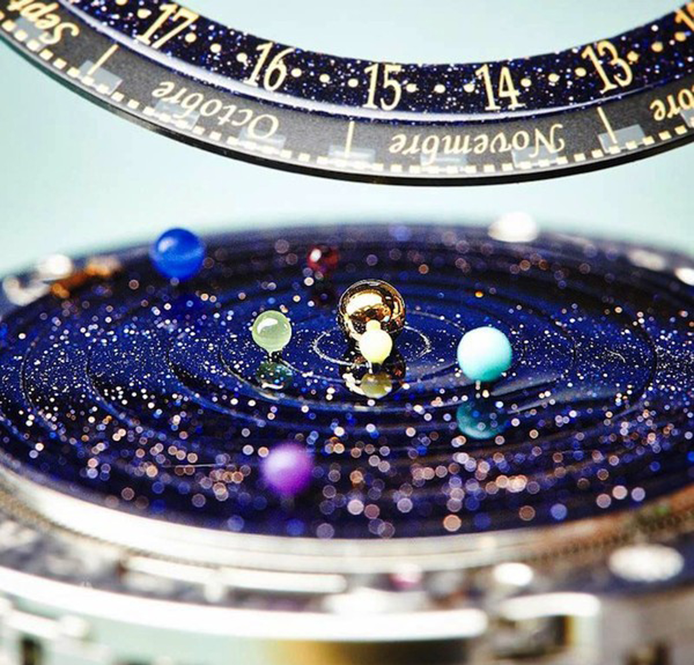 Xem giờ tr&ecirc;n Midnight Plan&eacute;tarium